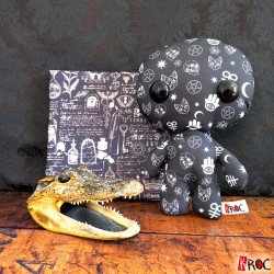 peluche poupée kalice kroc symbole magie