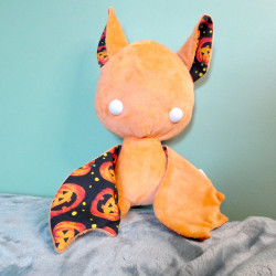 collection halloween kroc peluche komète chauve souris citrouille