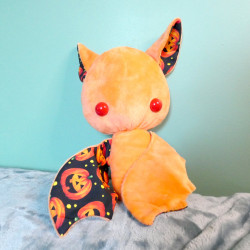 collection halloween kroc peluche komète chauve souris citrouille